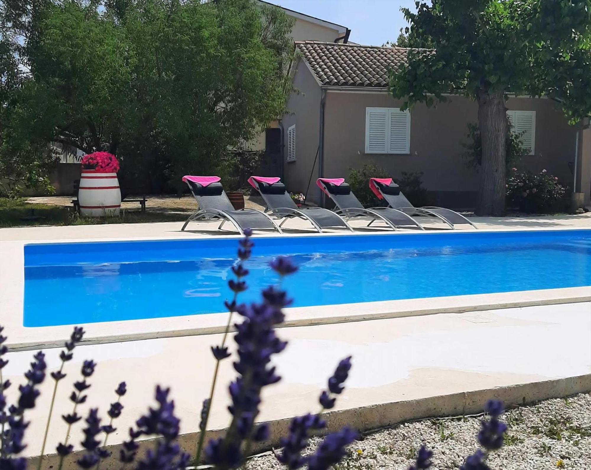 Ferienhaus Aqua Mit Pool Jadreški Extérieur photo